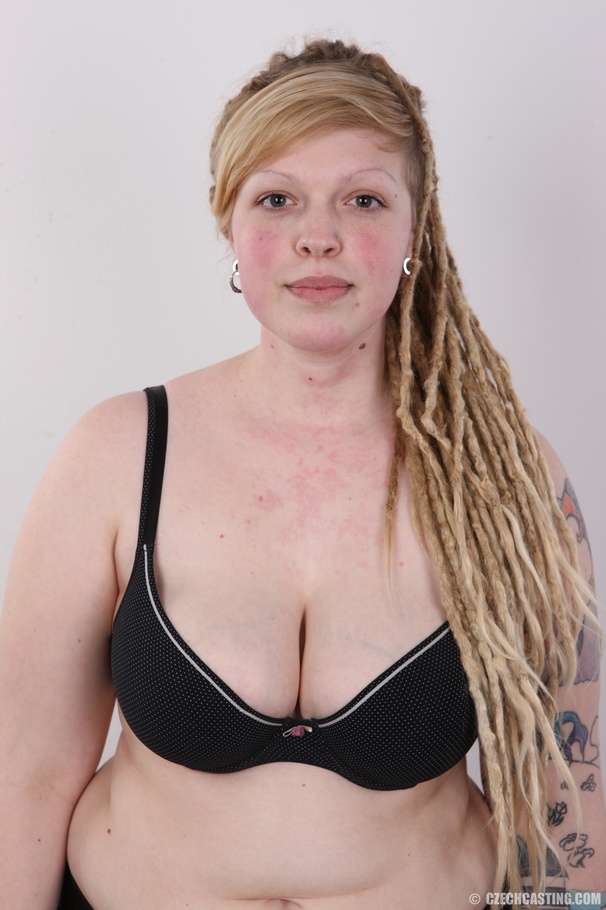 Divine beav with a hefty body wearing a blu - XXX Dessert - Picture 6