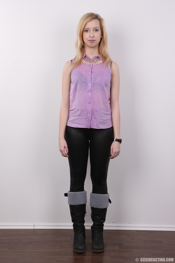 Pretty trick in a purple top, black legging - XXX Dessert - Picture 2