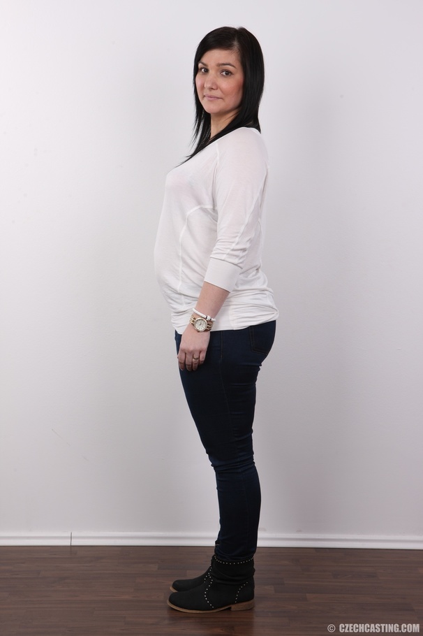 Tender flabby damsel in a red bra and black - XXX Dessert - Picture 3