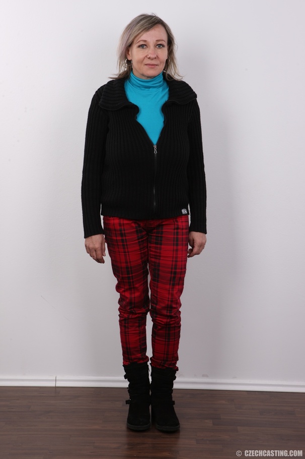 Exceptional girl in a black lacy bra and st - XXX Dessert - Picture 2