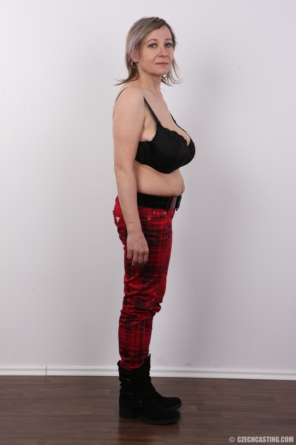 Exceptional girl in a black lacy bra and st - XXX Dessert - Picture 5