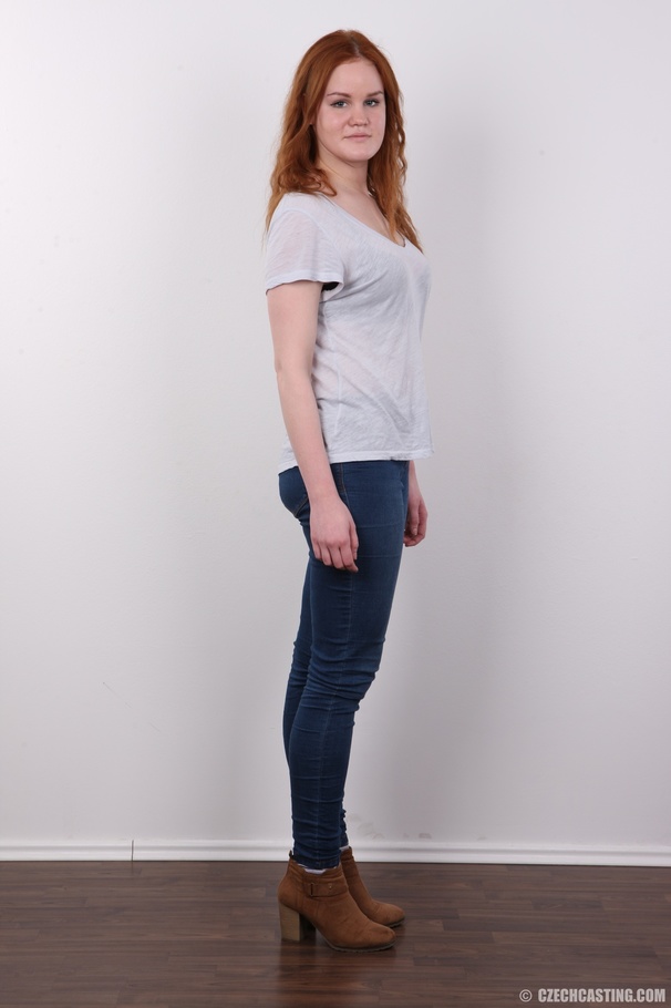 Superb babe in a black bra and white pantie - XXX Dessert - Picture 3