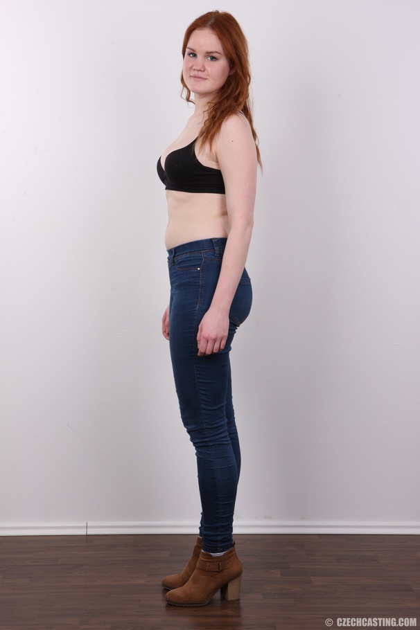 Superb babe in a black bra and white pantie - XXX Dessert - Picture 5