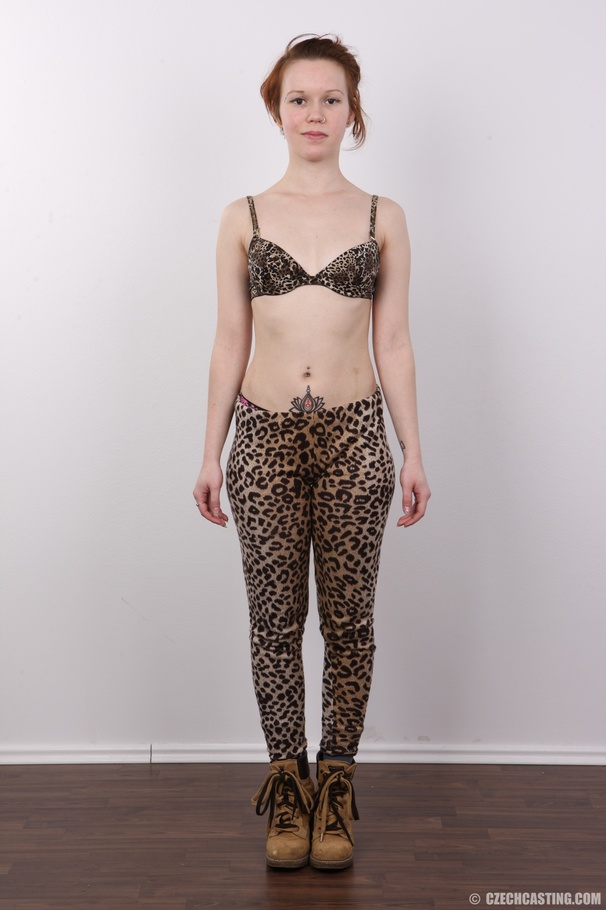 Charming fox in a red coat and animal print - XXX Dessert - Picture 4