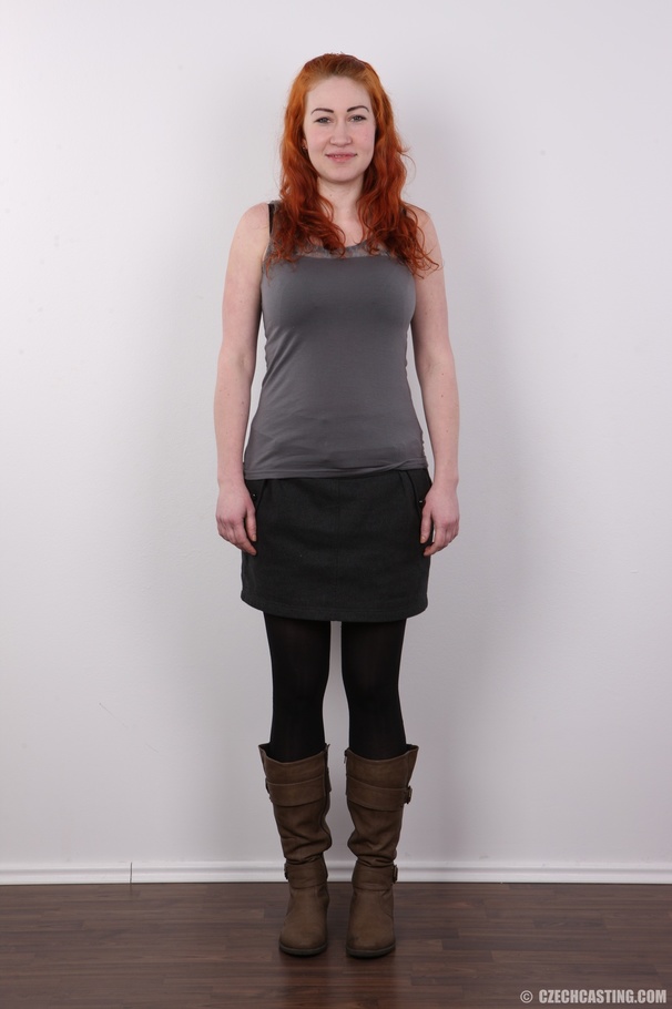 Excellent red-haired lady in a grey shirt a - XXX Dessert - Picture 2