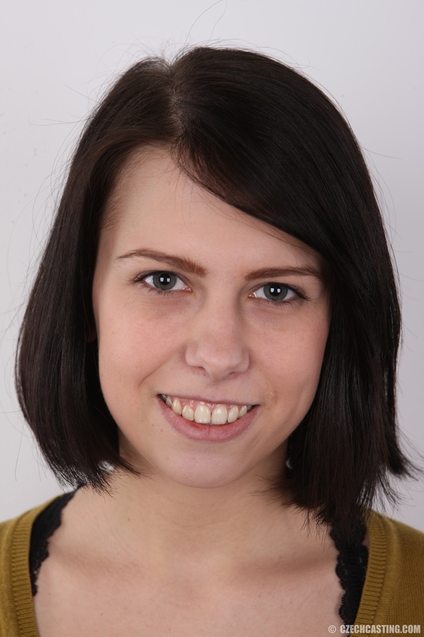 Awesome miss in a green top, jeans and blac - XXX Dessert - Picture 1