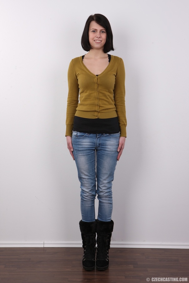 Awesome miss in a green top, jeans and blac - XXX Dessert - Picture 2