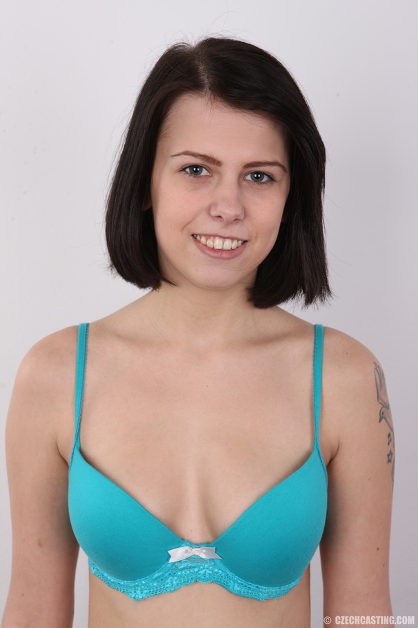 Awesome miss in a green top, jeans and blac - XXX Dessert - Picture 6