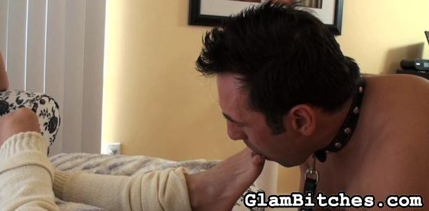 Babe tends the finger nails during bf's fee - XXX Dessert - Picture 15