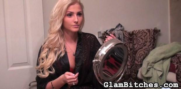 Top-notch blonde model puts on makeup befor - XXX Dessert - Picture 6