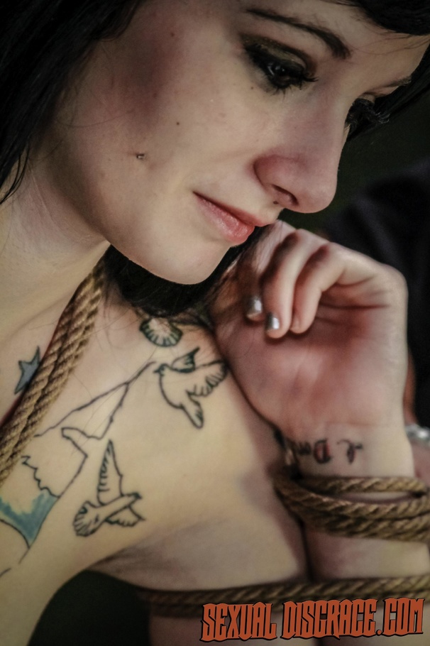 Tied hottie enjoys rough action with ropes  - XXX Dessert - Picture 14