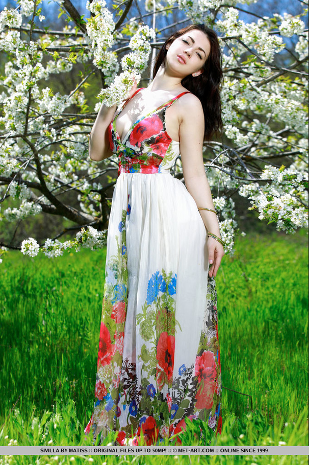 Wicked lady strips off her floral dress und - XXX Dessert - Picture 2
