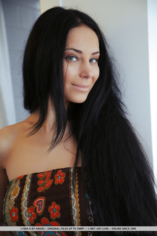 Alluring dame in a floral tube dress presen - XXX Dessert - Picture 1