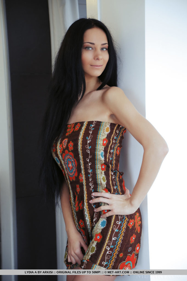 Alluring dame in a floral tube dress presen - XXX Dessert - Picture 2