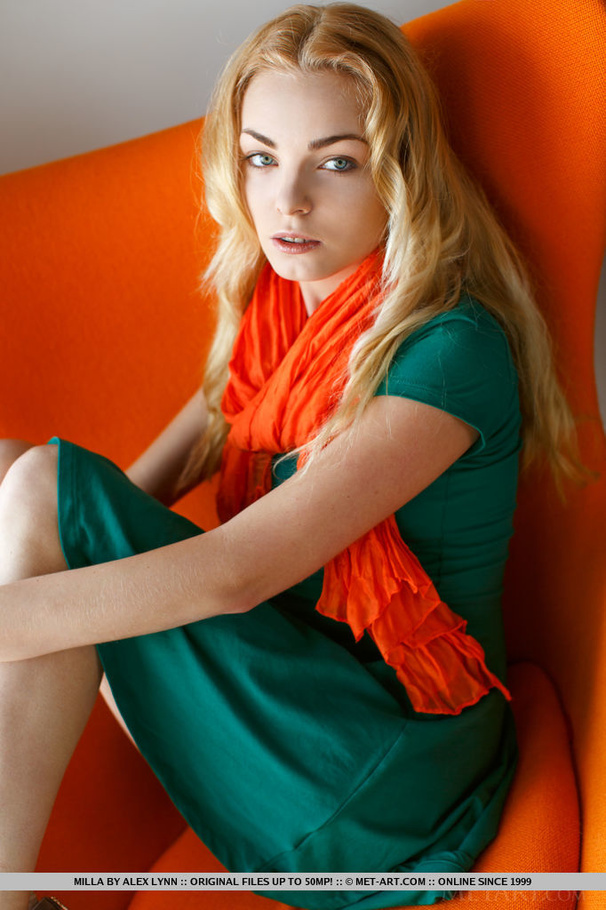 Welcoming chica in a green dress and pantie - XXX Dessert - Picture 2
