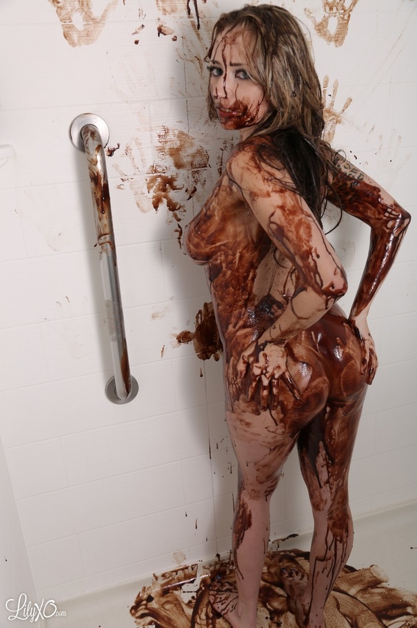 Banging babe covers her luscious body with  - XXX Dessert - Picture 7