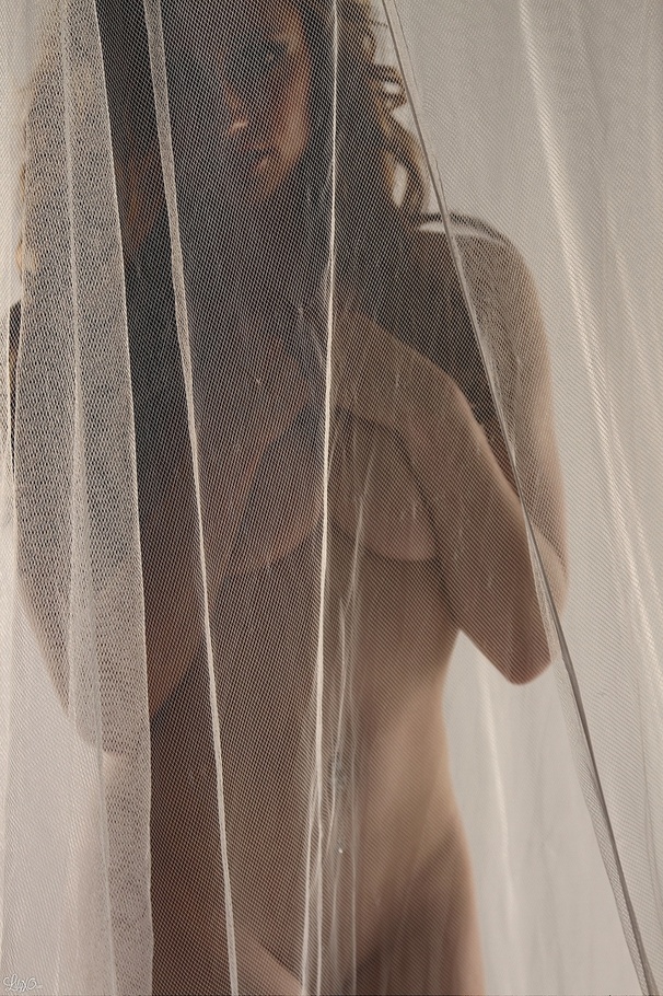 Naked babe pose behind the curtain and sedu - XXX Dessert - Picture 3