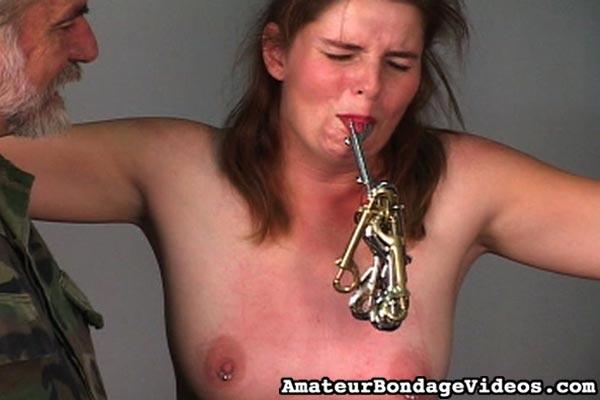 This amateur babe isn't afraid of chains an - XXX Dessert - Picture 10