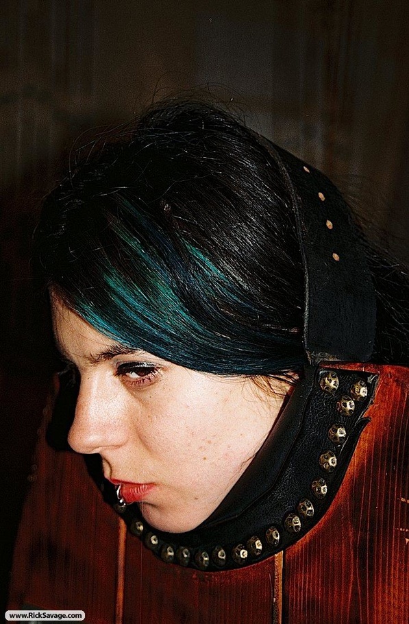 Goth chick in bondage is ready for her puni - XXX Dessert - Picture 5