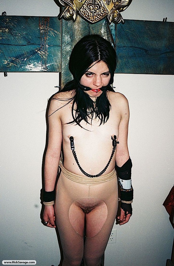 Goth chick in bondage is ready for her puni - XXX Dessert - Picture 9