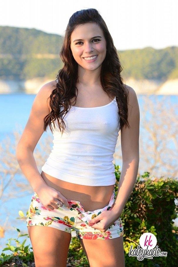Gorgeous young hottie slowly peels off her  - XXX Dessert - Picture 4