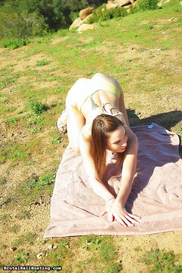 Sexy lady spends time in the fresh air show - XXX Dessert - Picture 11