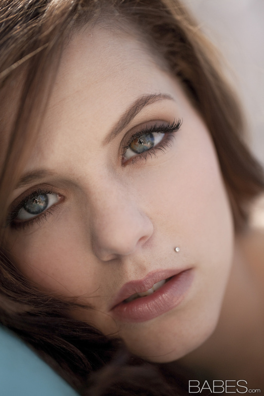 Pale-skinned slender girl knows how to attr - XXX Dessert - Picture 13