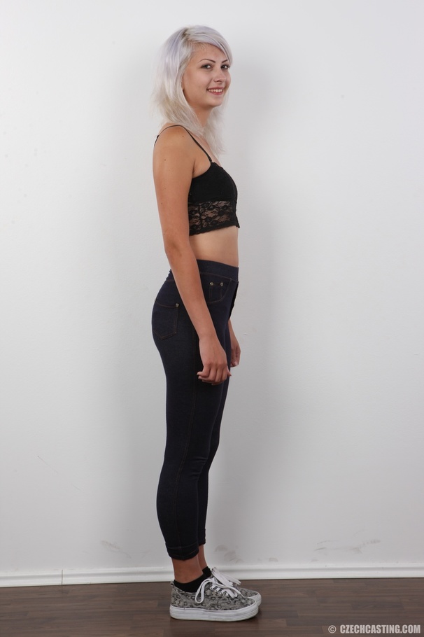 Teen with small tits has perfect posture an - XXX Dessert - Picture 3