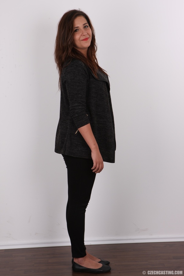 18-year-old brunette is captivating, outgoi - XXX Dessert - Picture 2