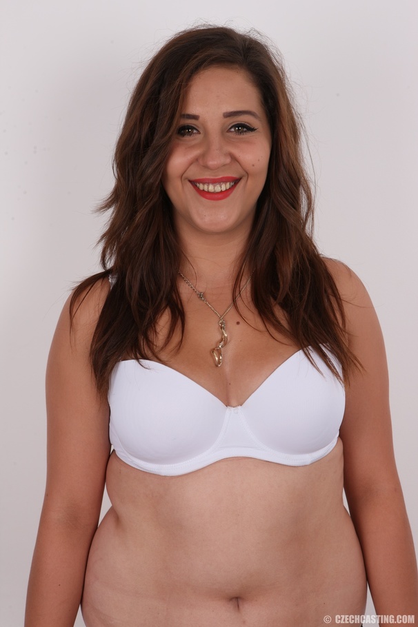 18-year-old brunette is captivating, outgoi - XXX Dessert - Picture 7