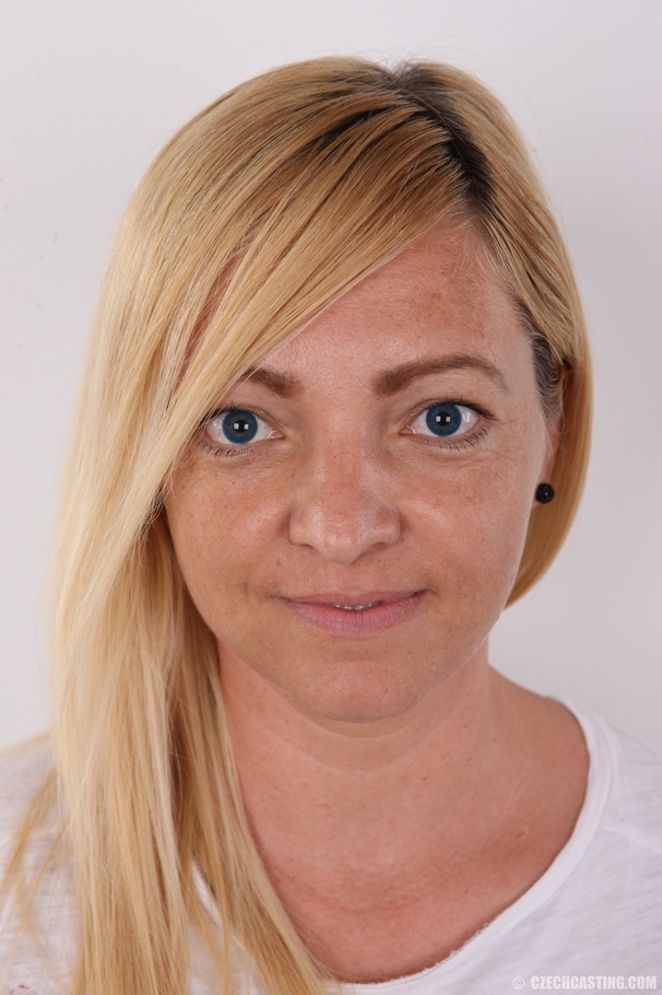 Patriotic MILF with blonde hair wouldnt min - XXX Dessert - Picture 1