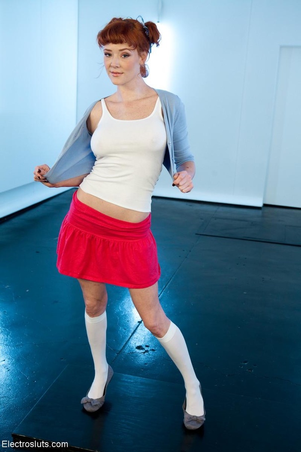 Redhead teen is fingered, suspended and fuc - XXX Dessert - Picture 1