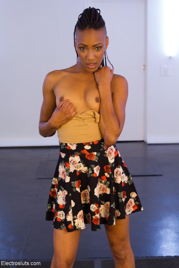 Four sexy and diverse lesbians come togethe - XXX Dessert - Picture 3