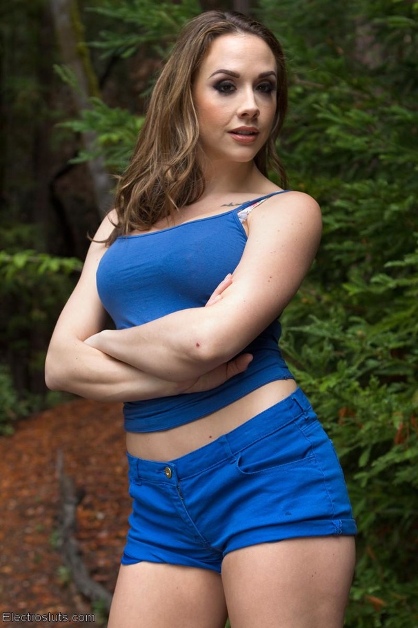 Hot lesdom play starts in an outdoor shower - XXX Dessert - Picture 3