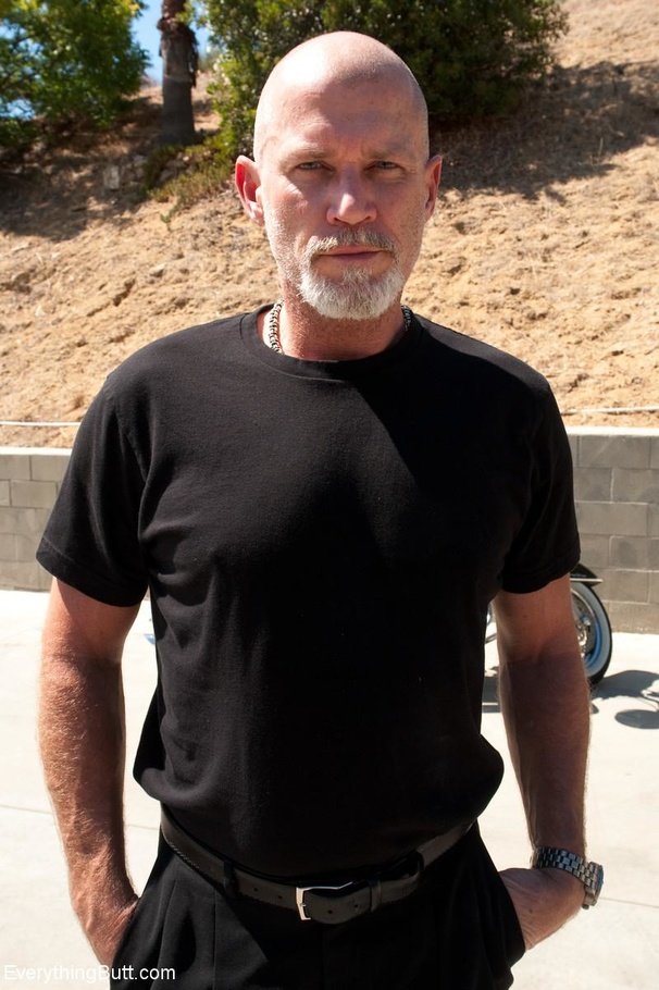 Face-sitting dykes add a dude to the action - XXX Dessert - Picture 18