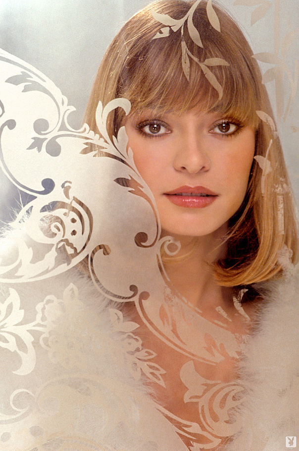 Sweet looking blonde lady posing in her bed - XXX Dessert - Picture 1