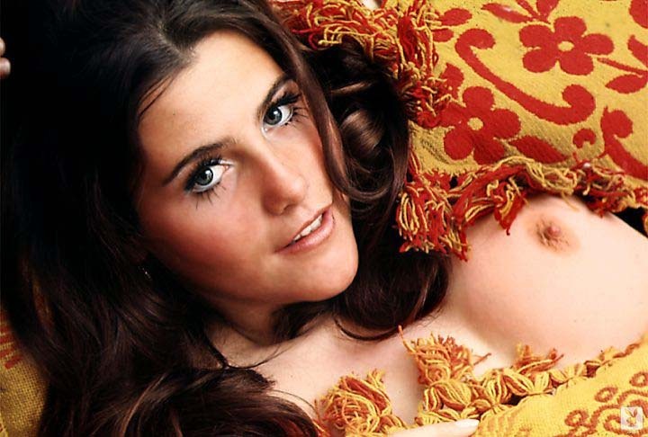 Long haired brunette with a nice pair of na - XXX Dessert - Picture 6