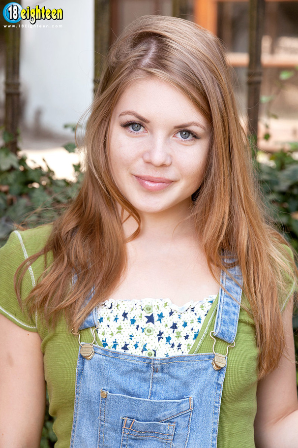 Captivating lass in a green top and denim j - XXX Dessert - Picture 2