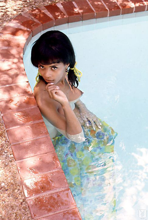 Sweet looking 60's ebony model posing with  - XXX Dessert - Picture 5