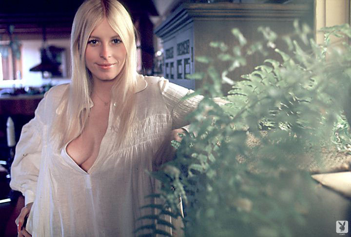 Gorgeous vintage blonde model loves to show - XXX Dessert - Picture 11