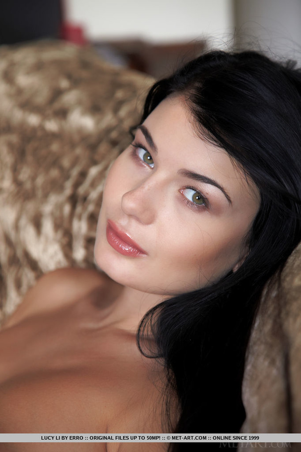 Beautiful babe expose her big juggs as she  - XXX Dessert - Picture 1