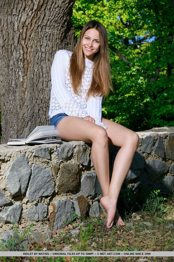 Pretty young hottie goes outdoor and gets n - XXX Dessert - Picture 2