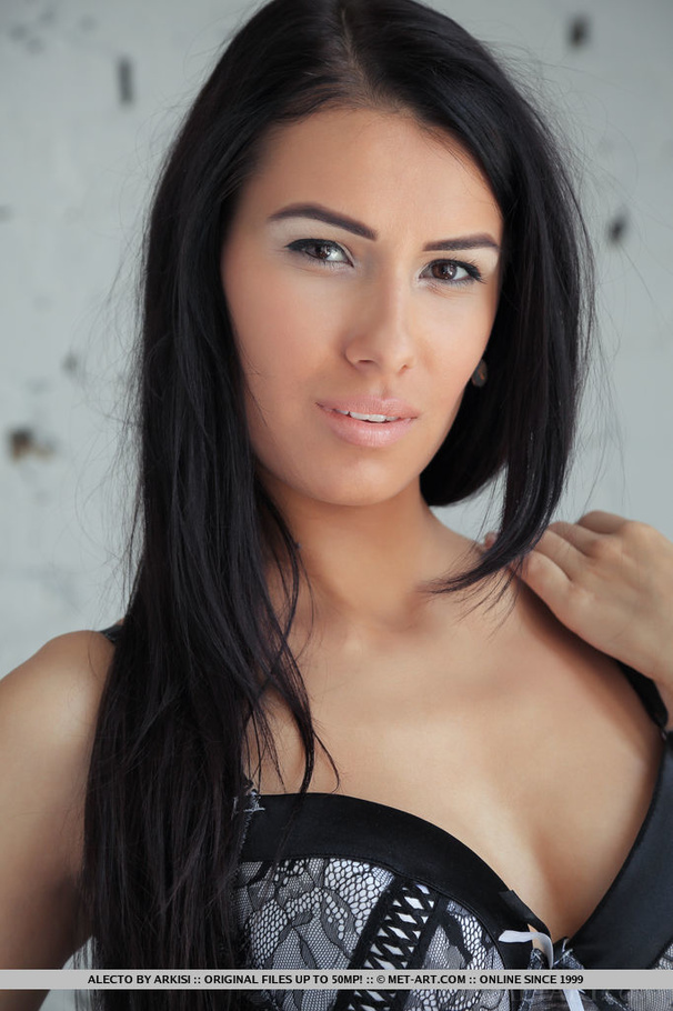 Alluring hottie with banging body in black  - XXX Dessert - Picture 1