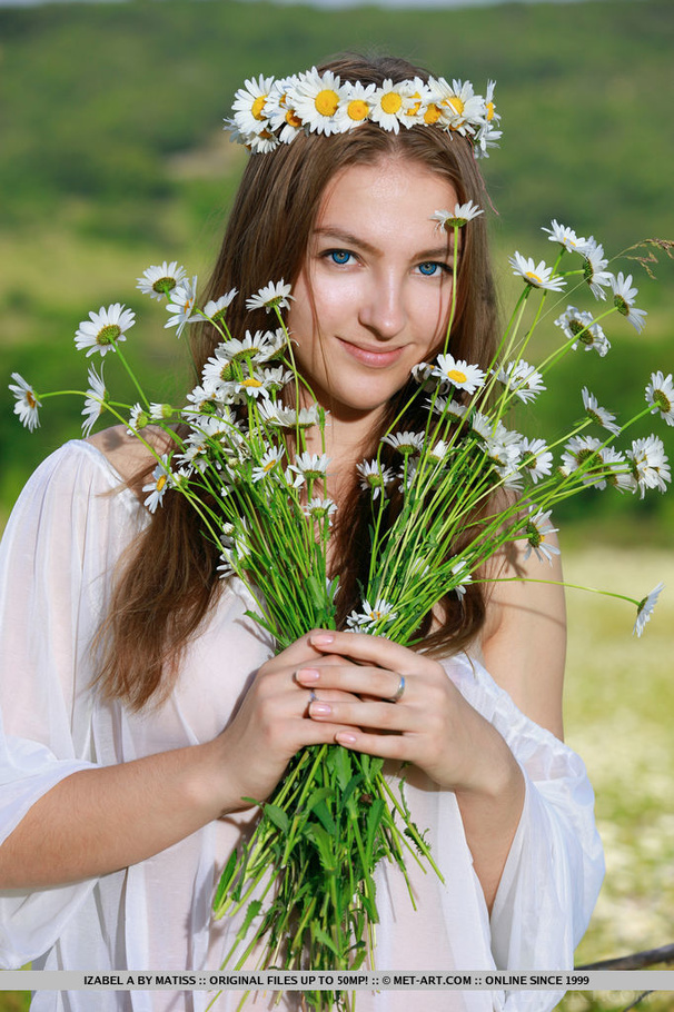 Lovely chick seduces in a flower garden as  - XXX Dessert - Picture 4