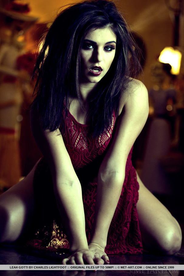 Hot babe with a beautiful face wearing sexy - XXX Dessert - Picture 3