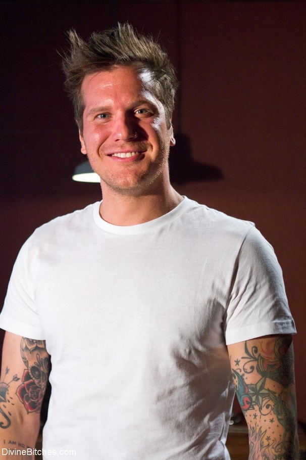 Daring guy is spanked, fucked and kissed du - XXX Dessert - Picture 4