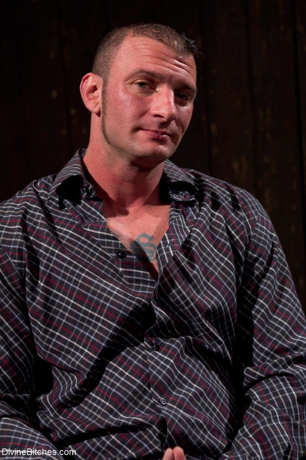 Riveting biker bitch uses weights on a blok - XXX Dessert - Picture 1