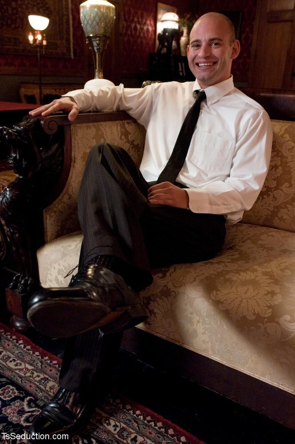 With impressive stamina, a radiant tranny d - XXX Dessert - Picture 1