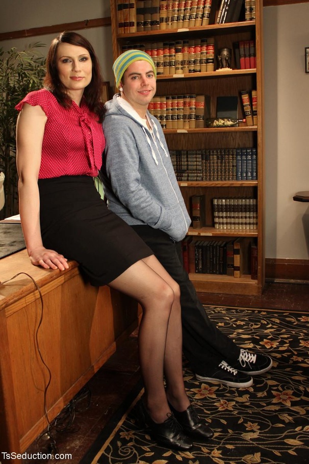 Tranny teacher does things with a male stud - XXX Dessert - Picture 1
