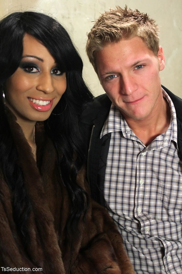 Black tranny is partially suspended with ro - XXX Dessert - Picture 1